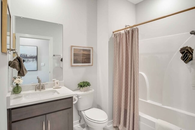 Building Photo - Stunning unit in 55+ community