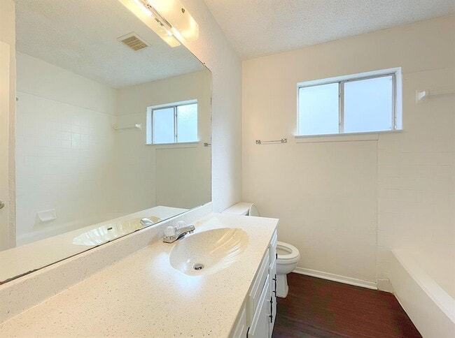 Building Photo - 656 Mairo St