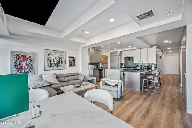 Building Photo - 7167 E Rancho Vista Dr