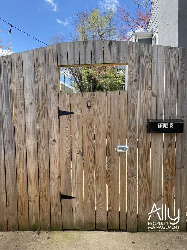 Building Photo - 1304 Belleview Ave
