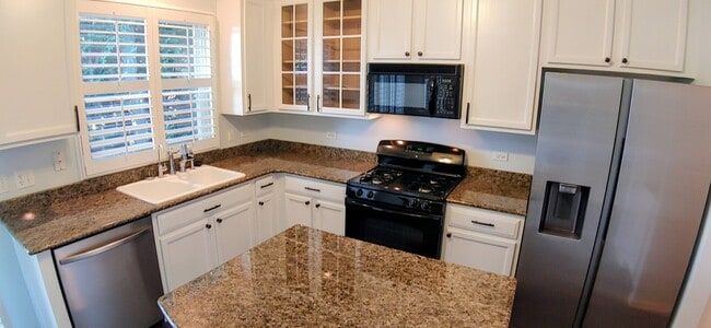 Building Photo - 564 Woods Creek Ln