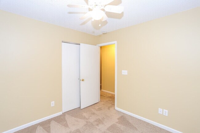 Building Photo - 5880 Mahogany Pl SW