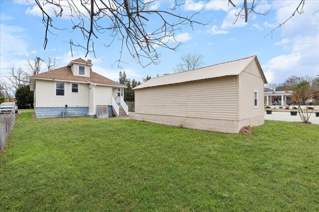 Building Photo - 6008 Second St.