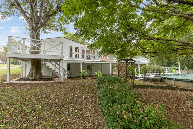 Building Photo - 828 Lemont Dr