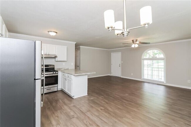 Building Photo - 230 Sweetwater Cir