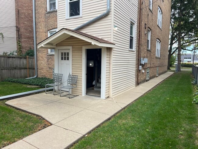 Building Photo - 4824 Mulford St