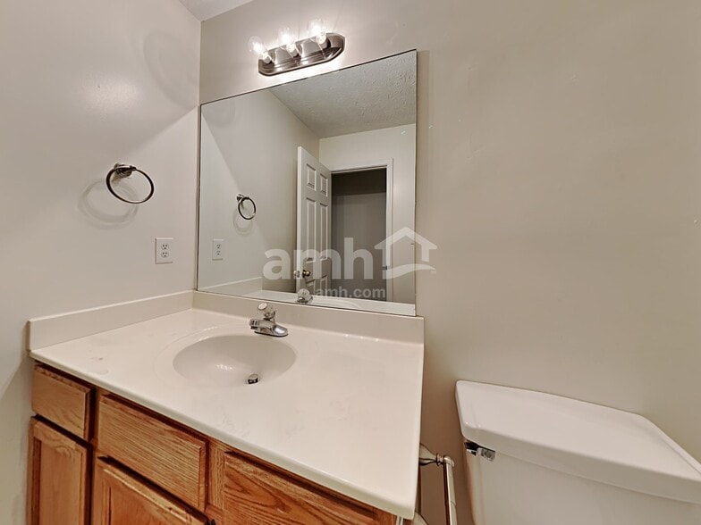 Building Photo - 817 Hillary Ct