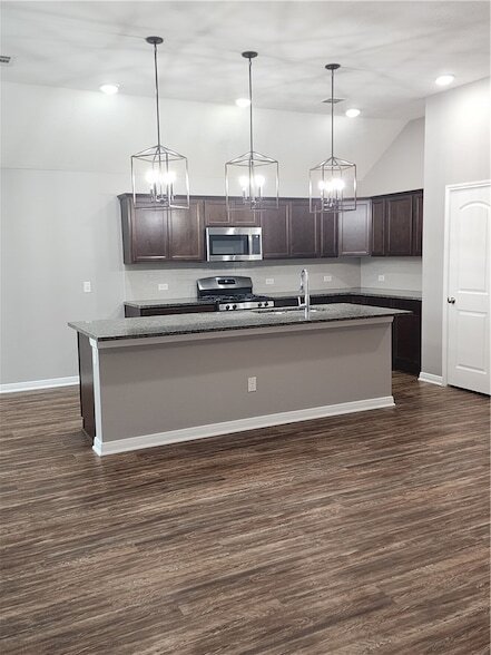 Building Photo - 4015 Dunlap Loop