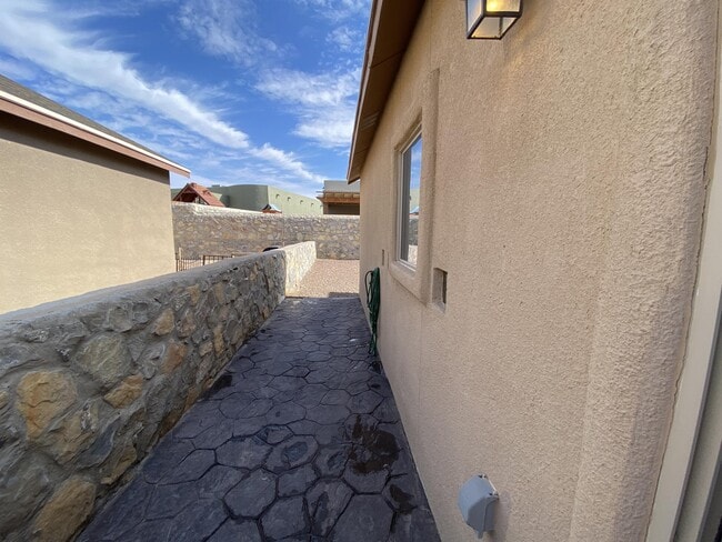 Building Photo - 2120 William Woolverton