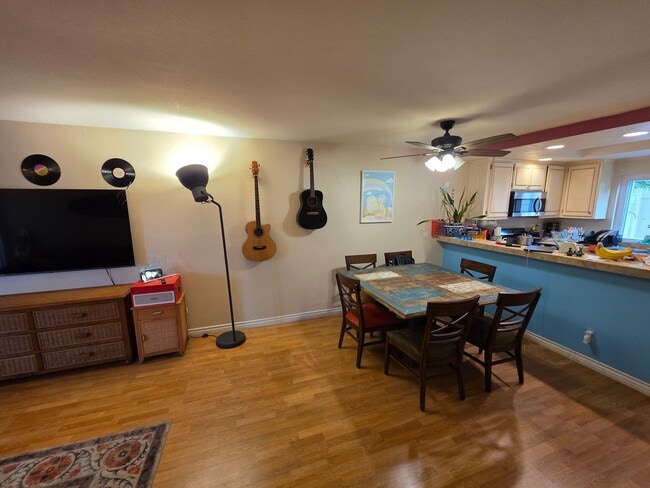 Building Photo - 2 bedroom home in downtown Carlsbad walking distance to the beach