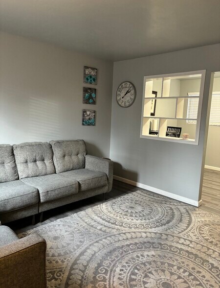 Building Photo - 10116 Comanche Rd NE