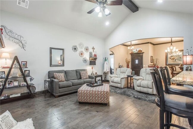 Building Photo - Stunning home in Deer Creek Schools!