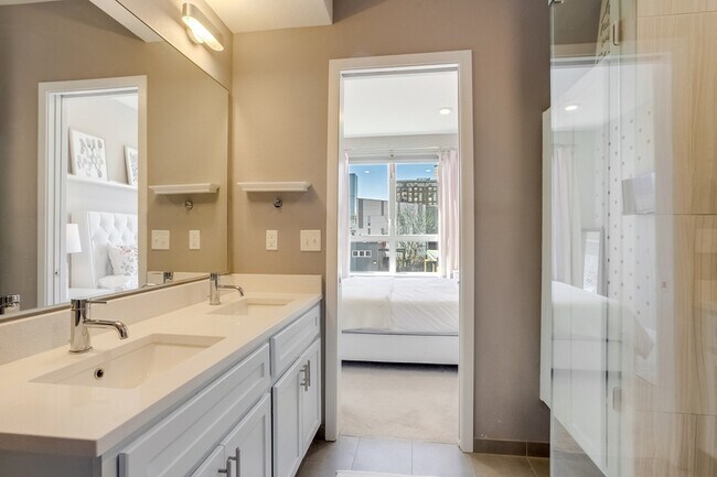 Building Photo - 2426 Welton St