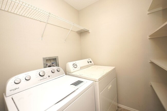 Building Photo - Two bed townhome in Bluewater with a Commu...