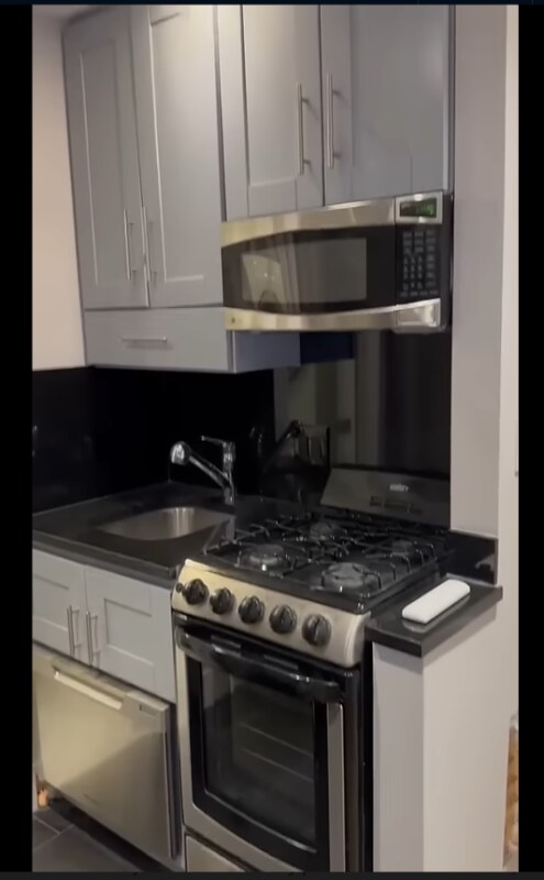 Building Photo - W. 53rd St, 9th Ave