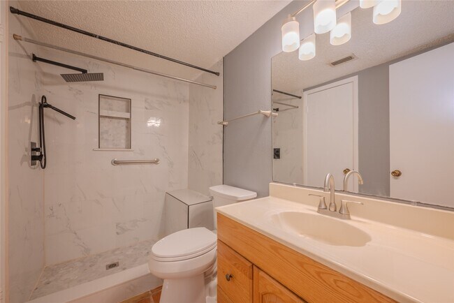 Building Photo - 13034 Leader St