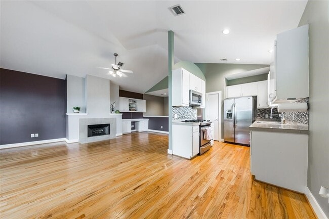 Building Photo - 3027 Buttercup St