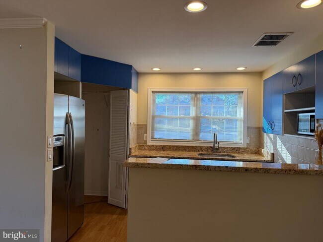 Building Photo - 5206 Easton Dr