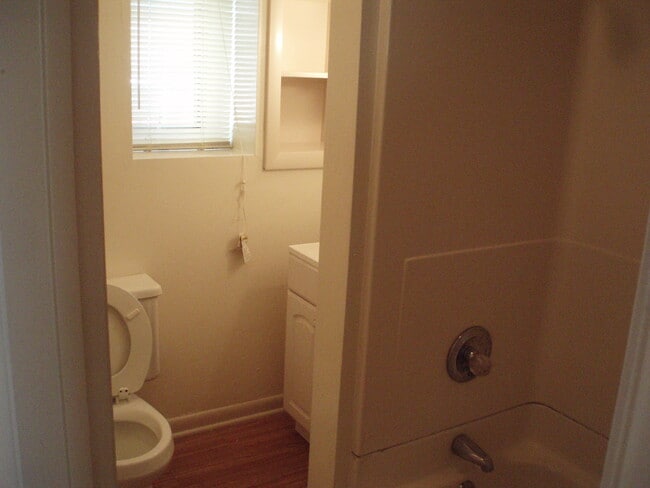 Building Photo - 700 Lindley St