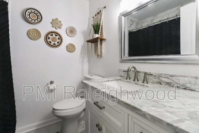 Building Photo - 5017 Gatewood Dr