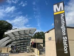 Building Photo - 6618 Boulevard View