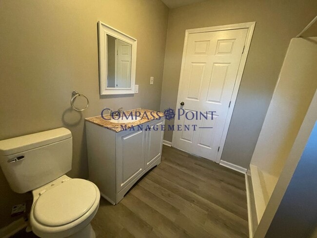 Building Photo - Remodeled 3 bedroom and 2 bath House! Ready for you! FIRST MONTH RENT FREE!!