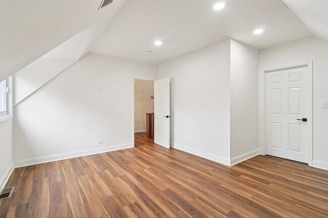 Building Photo - 23460 W N Lakewood Ln