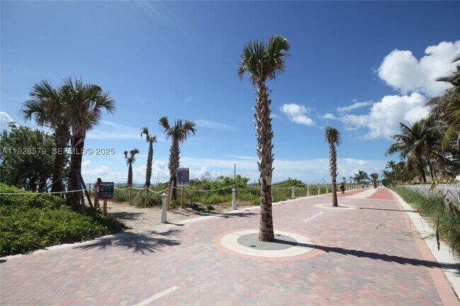 Building Photo - 5161 Collins Ave