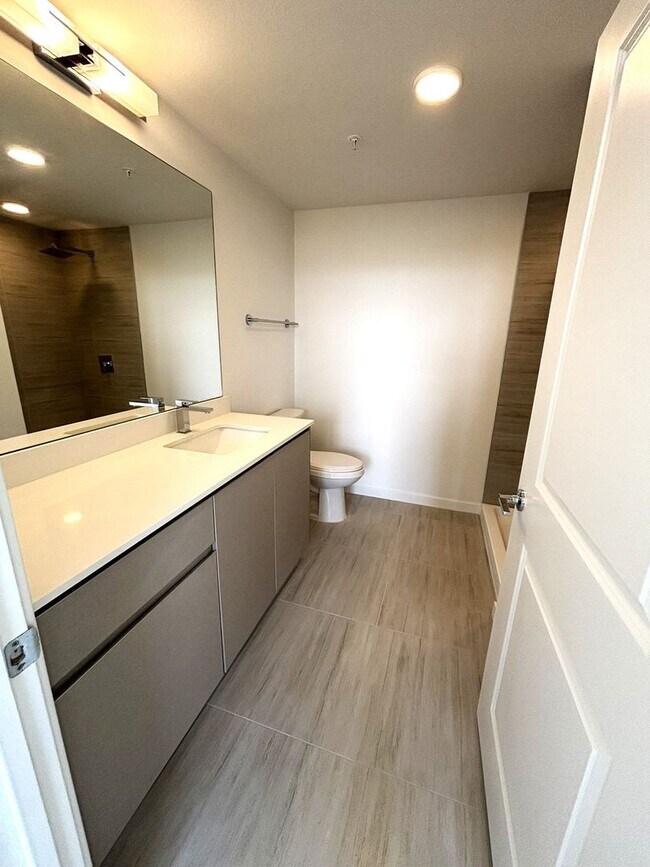 Building Photo - Beautiful and Brand New Apart in Millenia Park Orlando