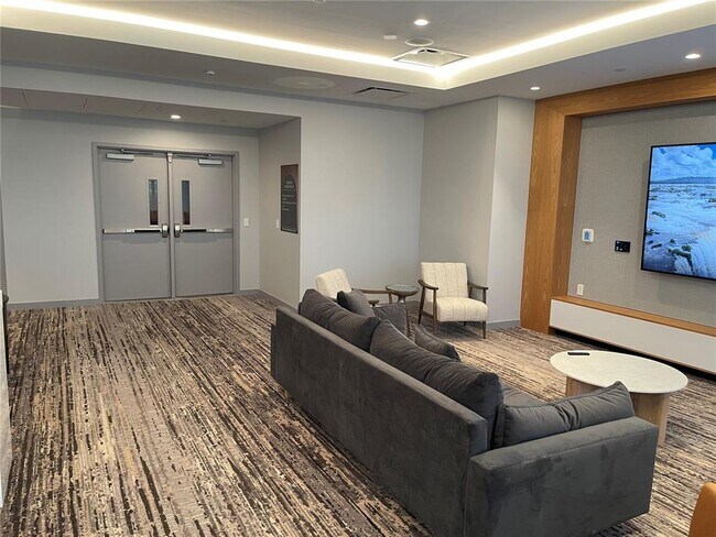 Building Photo - 400 Central Ave