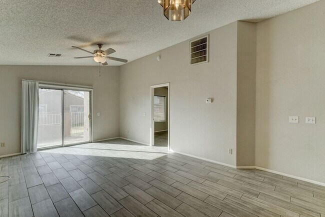 Building Photo - READY TO VIEW NOW! Recently Renovated 2bed/2bath Townhouse in Peoria!