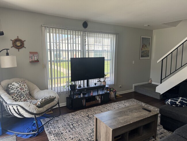 Building Photo - 362 Farmington Ln