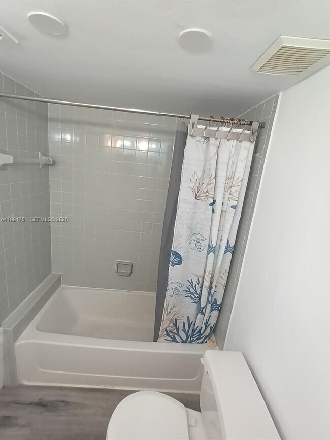 Building Photo - 2871 N Oakland Forest Dr