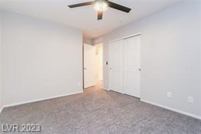 Building Photo - 3 Bedroom townhome near Henderson Hospital.  Galleria Mall, Sunset Station and many restaurants w...