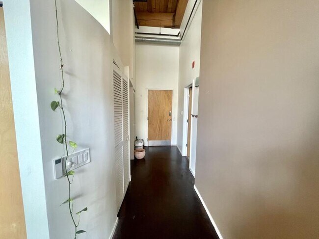 Building Photo - 1 bedroom in Chicago IL 60647
