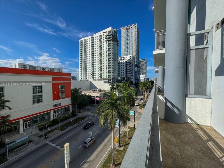 Building Photo - 350 NE 24th St