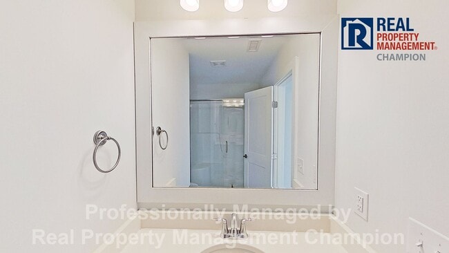 Building Photo - Newly Constructed Luxury Townhomes in Porters Neck