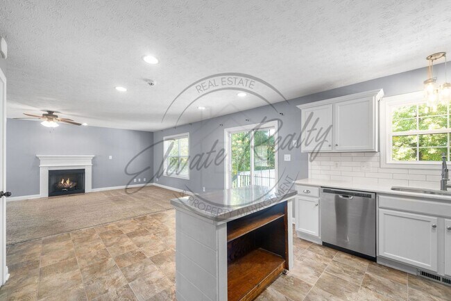 Building Photo - Charming 3-Bedroom Home with Bonus Room, F...
