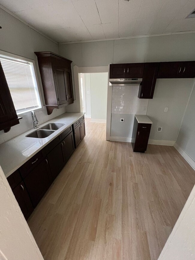 Building Photo - 1107 Avenue A