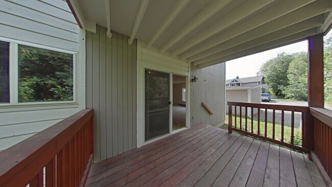 Building Photo - 2Bed 1Bath with Carport! Walk to MSU