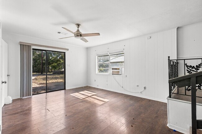 Building Photo - 618 Adams Ave