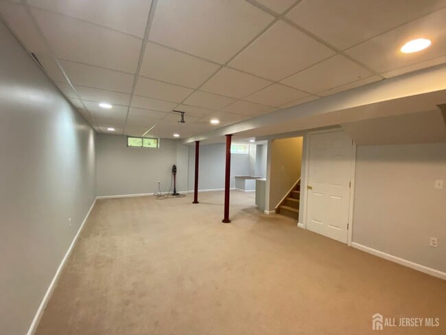 Building Photo - 120 Briarwood Dr