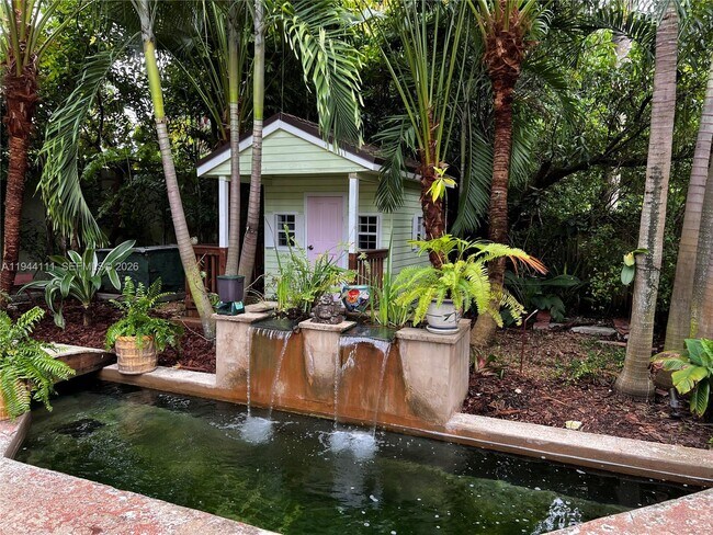 Building Photo - 2301 S Miami Ave