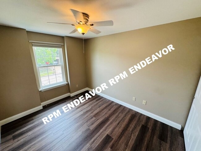 Building Photo - Beautiful 3BR/2.5BA Rental with Garage, Fe...