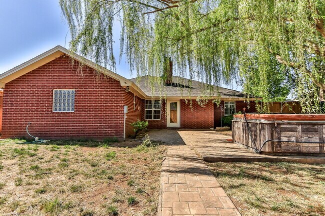 Building Photo - Beautiful Home Located South of Frenship H...