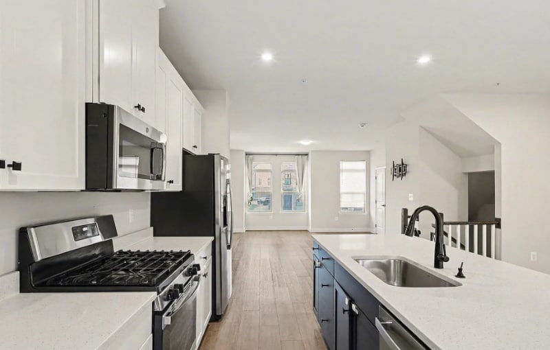 Building Photo - 6118 Northwest Dr