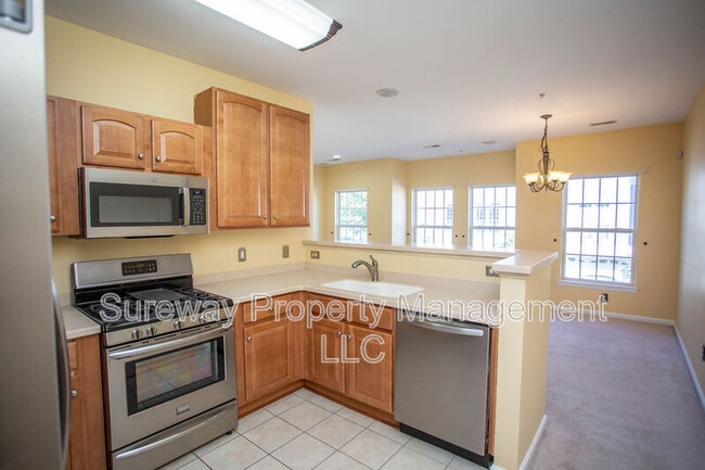 Building Photo - 15 Fawn Ct