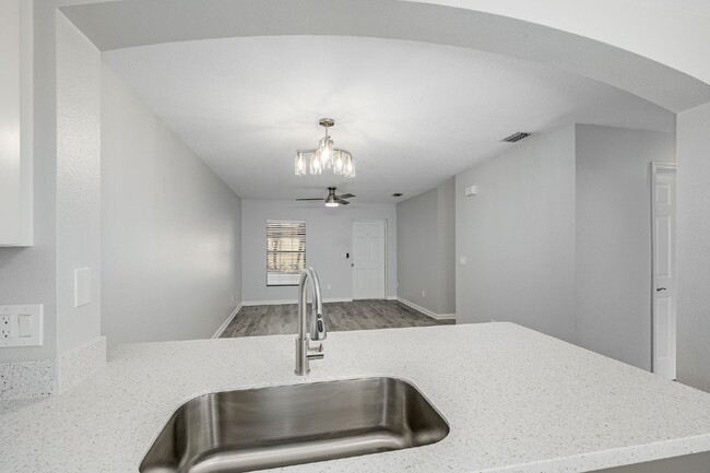 Building Photo - Beautiful Sonesta Walk Townhome with Resor...