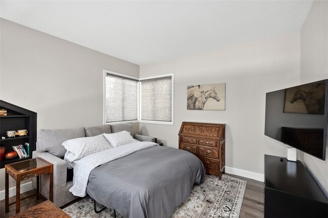 Building Photo - 12 Dauphin