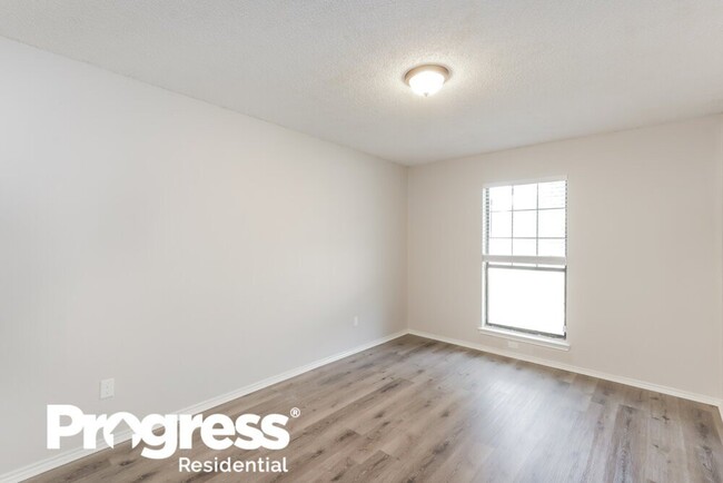 Building Photo - 7618 Creek Wood Dr